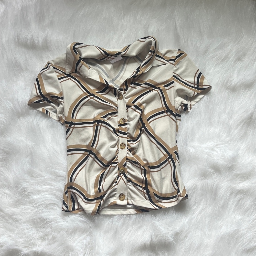 No Boundaries Women's White and Black Geometric Button-Down Shirt